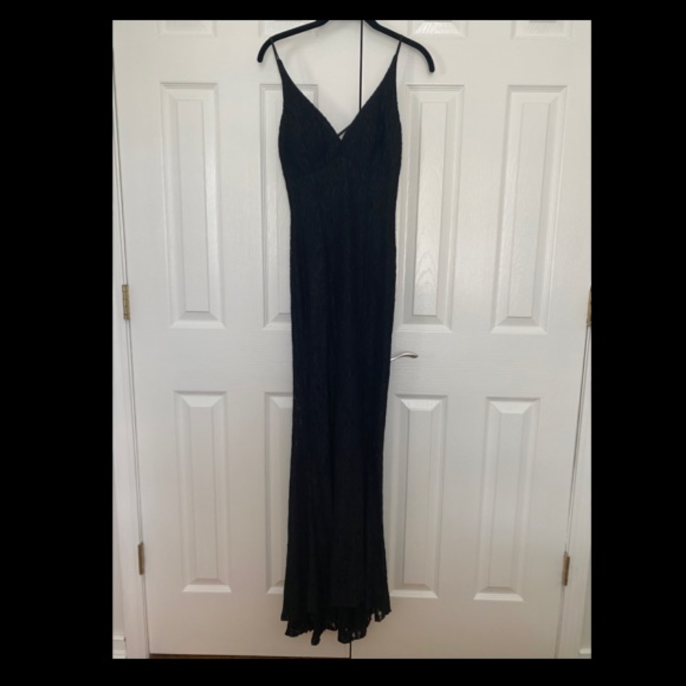 Black lace gown - Picture 2 of 2